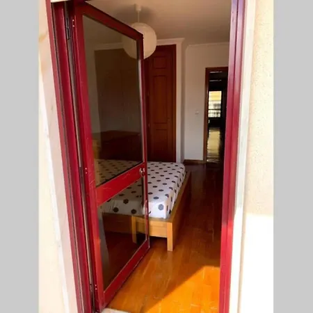 Apartamento Santa Catarina - T2 120 M2 * Linda-a-Velha
